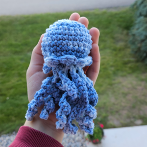 Crochet jellyfish pet toy