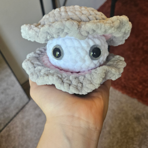 Amigurumi mini clam